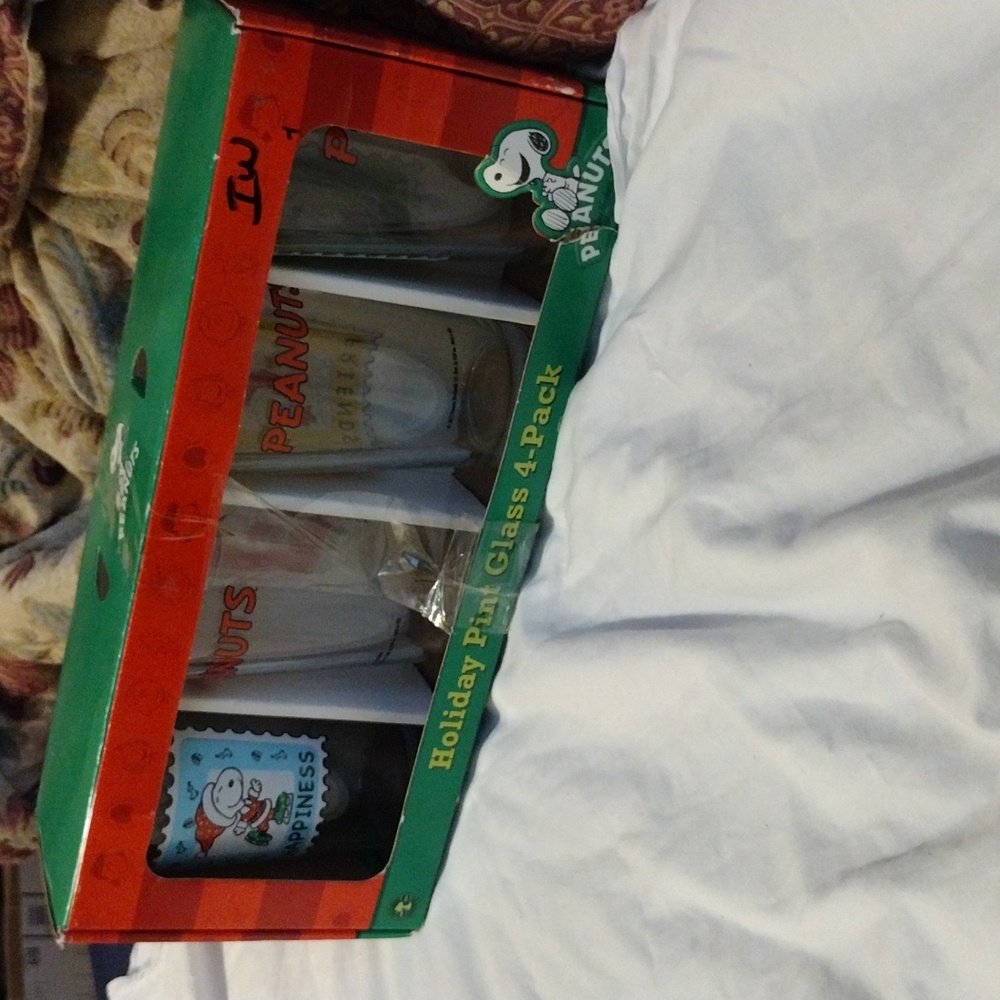 2012 Peanuts Holiday Pint Glass 4-Pack